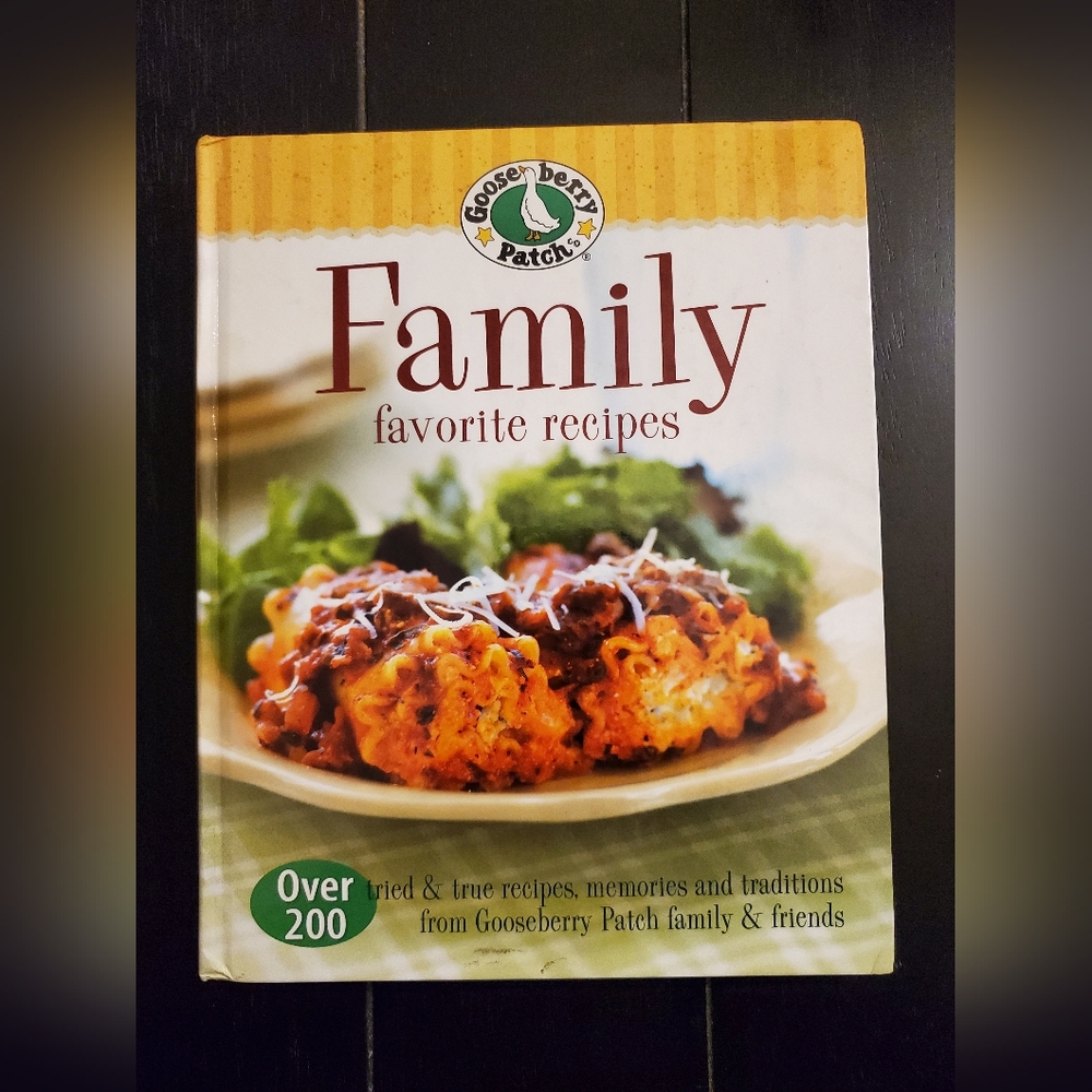 Gooseberry Patch Family Favorite Recipes